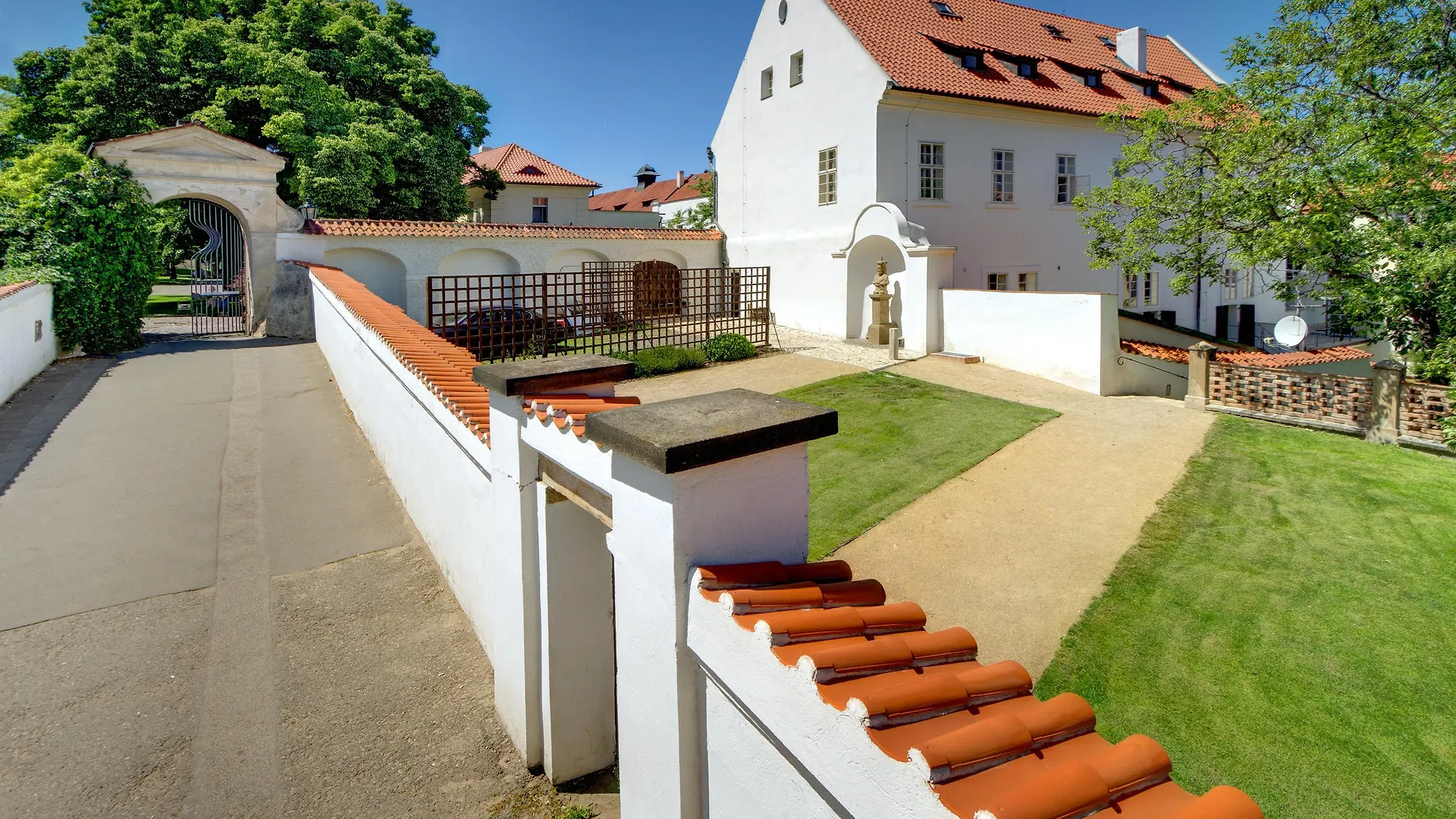 Monastery Hotel Praga 4*,