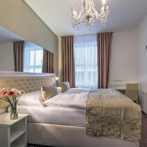 Hotel Taurus, Prague